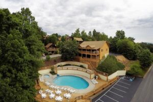 Eagles-Ridge-Resort-Exterior-Pool
