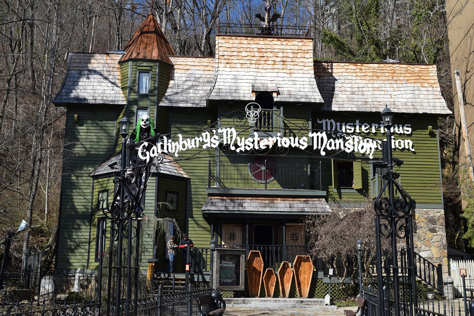 Mysterious Mansion Gatlinburg Outside Image