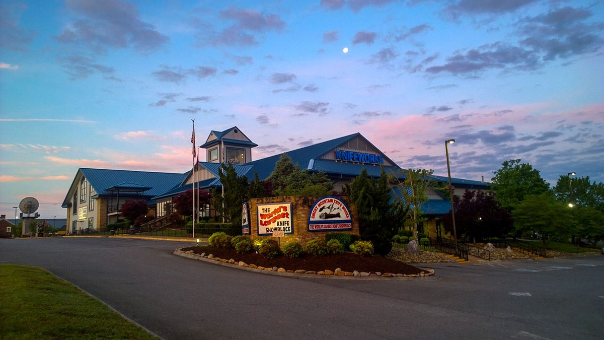 Smoky Mountain Knife Works Exterior
