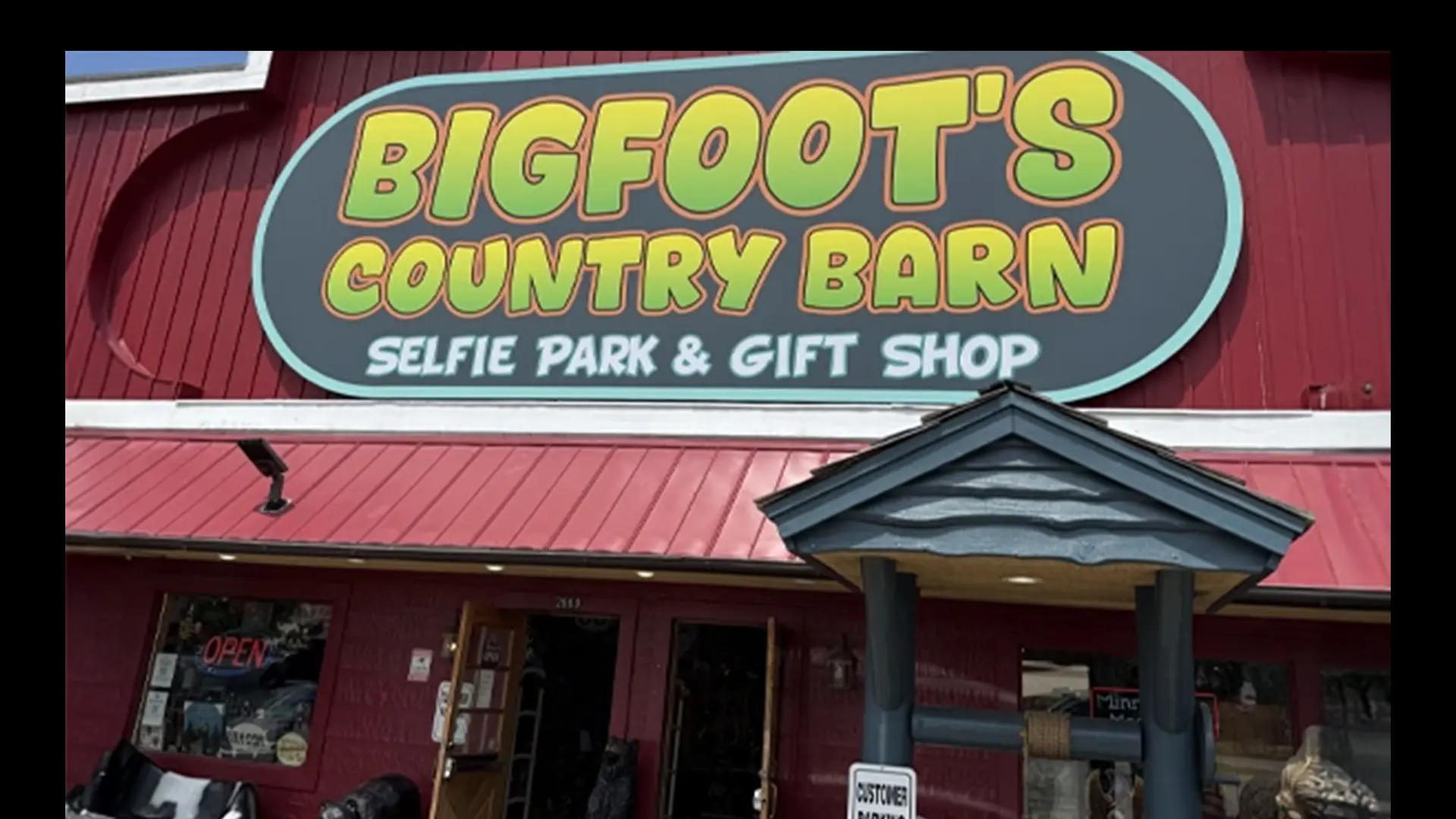 Bigfoots Country Barn in Pigeon Forge Tennessee