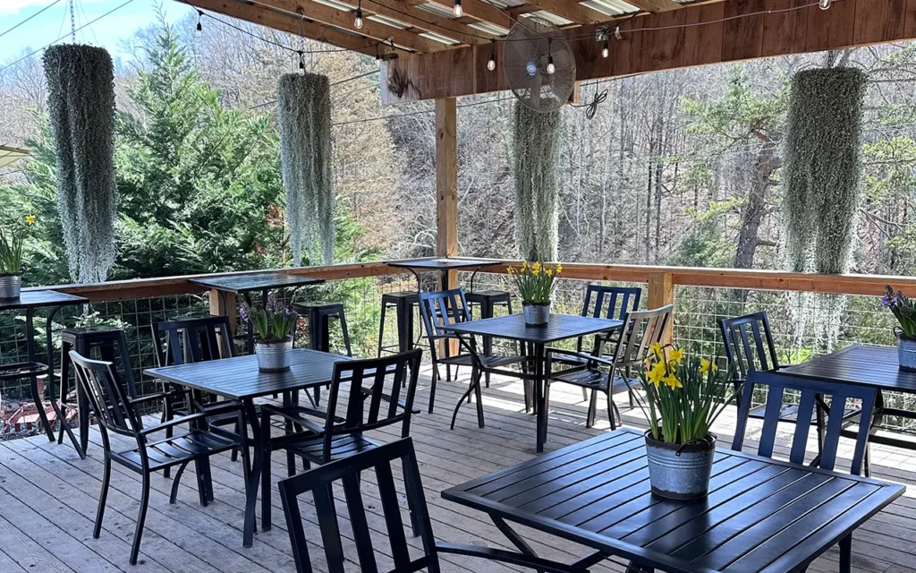 Concession Outside Seating at Jayell Ranch Family Adventure Park