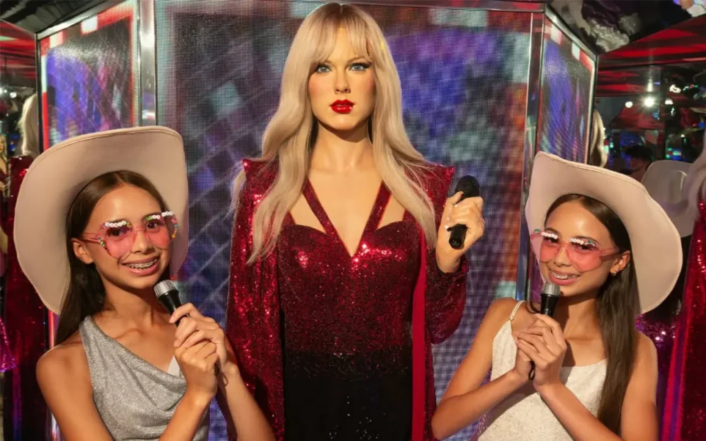 Girls with Taylor Swift at Hollywood Wax Museum